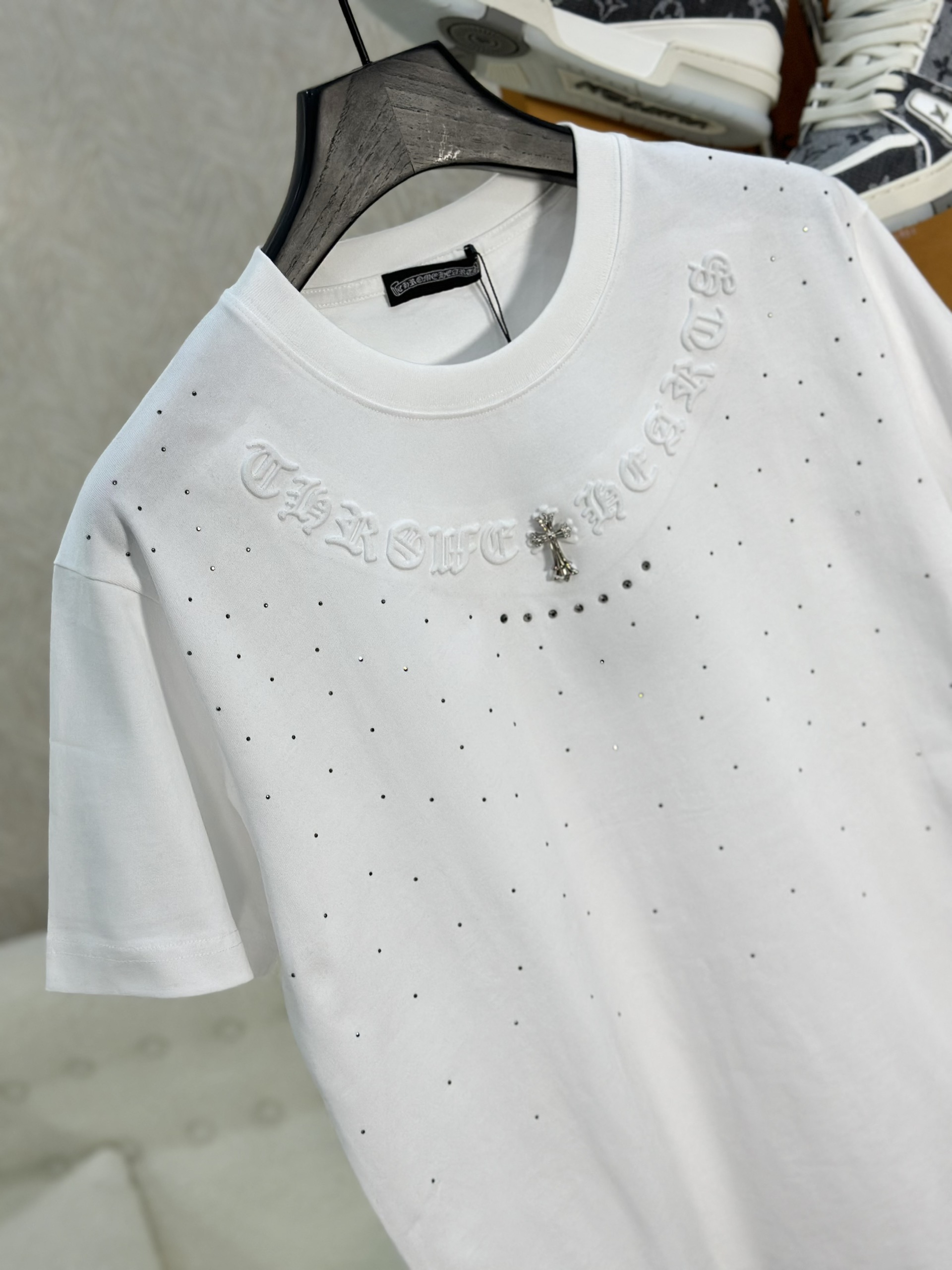 Áo phông T-shirt Chrome Heart CH logo chữ nổi đính đá Like Auth on web VTN